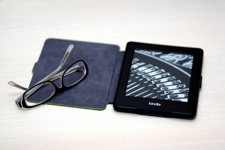 E-books & e-readers. Liburutegietan erabilera eta onurak 